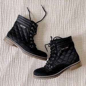 Black Boots size 9 🌻